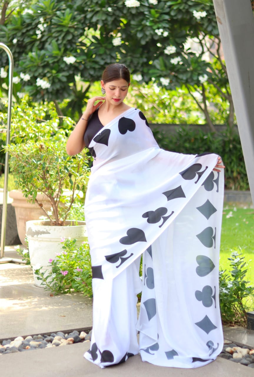 White color paan saree pataa